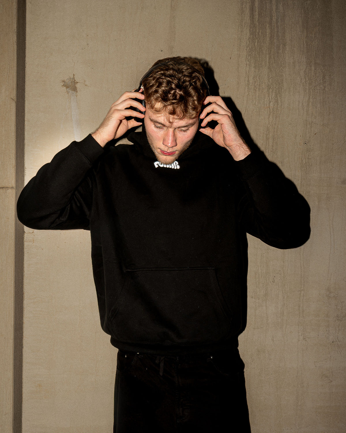 POKAR OVERSIZED HOODIE / BLACK.