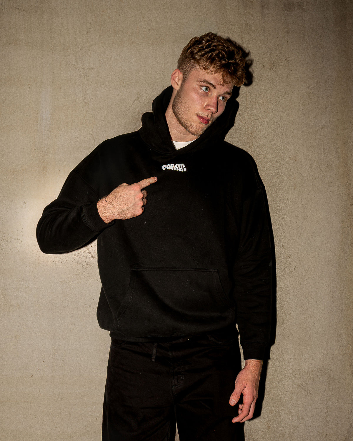 POKAR OVERSIZED HOODIE / BLACK.