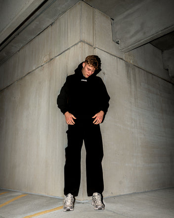 POKAR OVERSIZED HOODIE / BLACK.