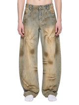 WASHED BARREL JEANS.