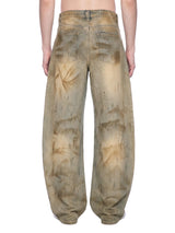 WASHED BARREL JEANS.