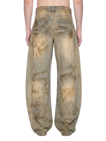 WASHED BARREL JEANS.