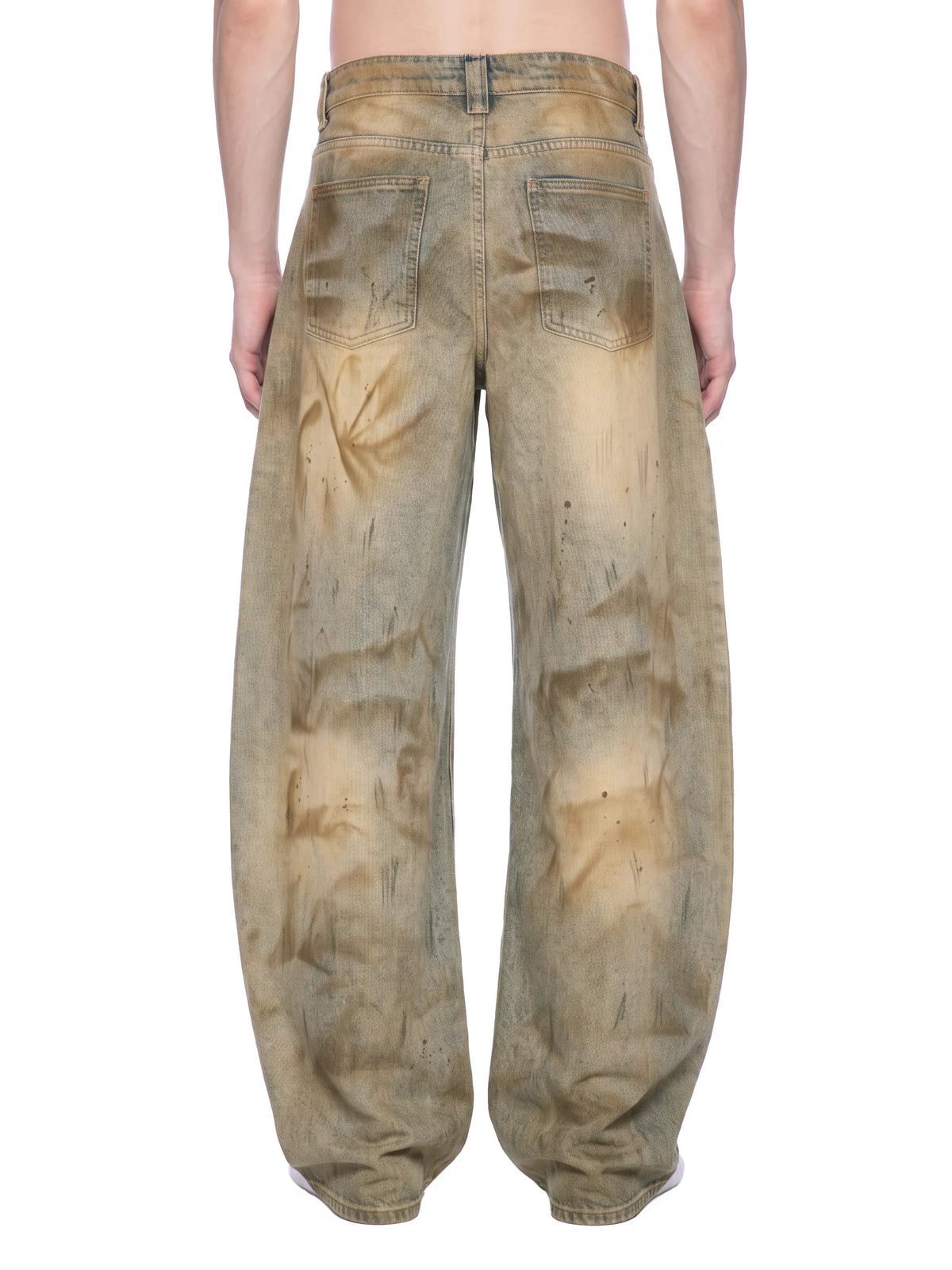 WASHED BARREL JEANS.